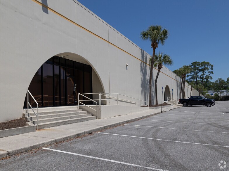 More Photos Of 7970 Bayberry Rd, Jacksonville Warehouse For Lease