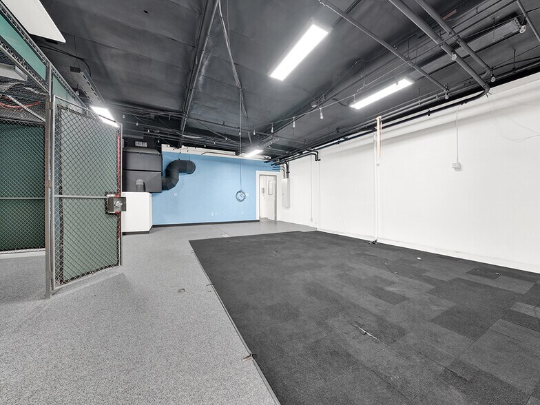 More Photos Of 3501 W Garry Ave, Santa Ana Warehouse For Lease