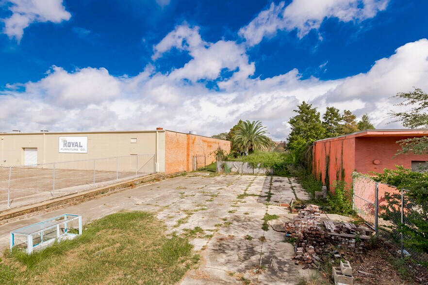 More Photos Of 1952 North St, Baton Rouge Storefront For Lease