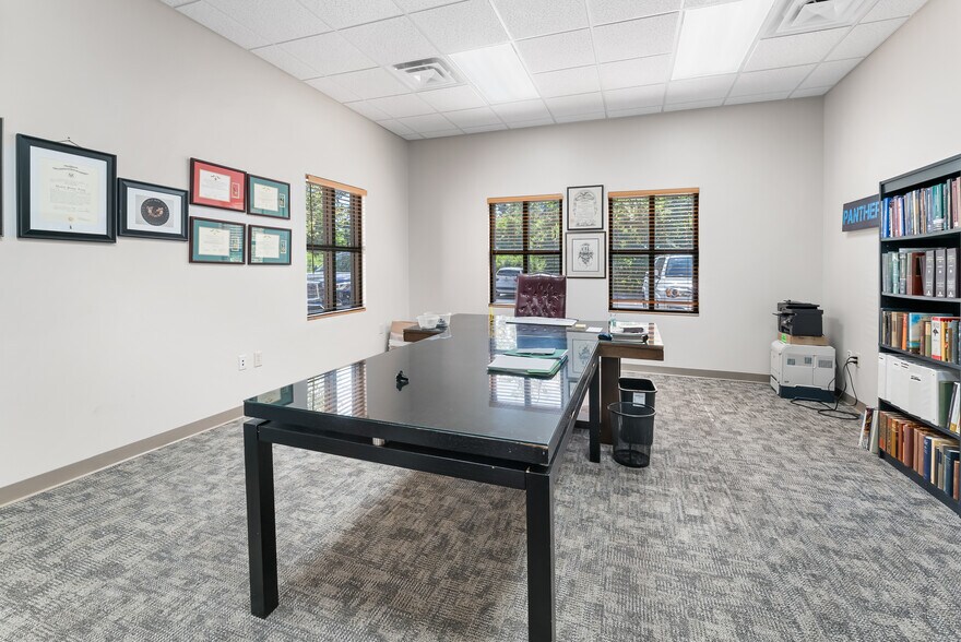 More Photos Of 119 Southern Blvd, Savannah Office For Sale