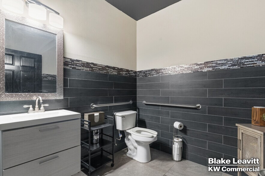 More Photos Of 5844 S Pecos Rd, Las Vegas Medical For Sale