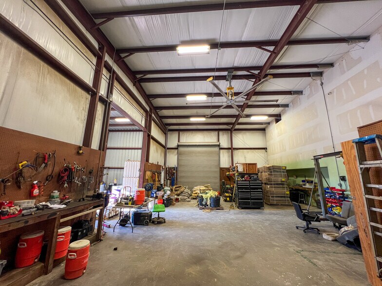 More Photos Of 39509 I-55 Service Rd, Ponchatoula Light Distribution For Lease