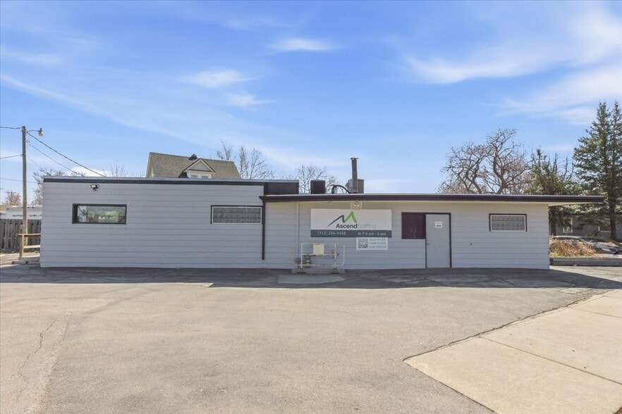 More Photos Of 1824 2nd Ave, Council Bluffs Office For Lease