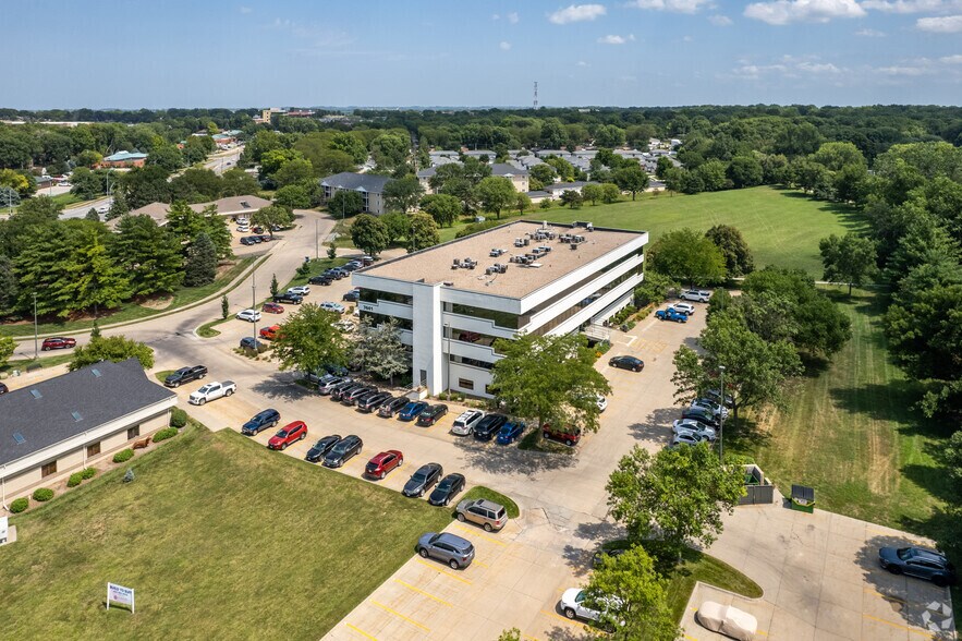 More Photos Of 7441 O St, Lincoln Office For Lease