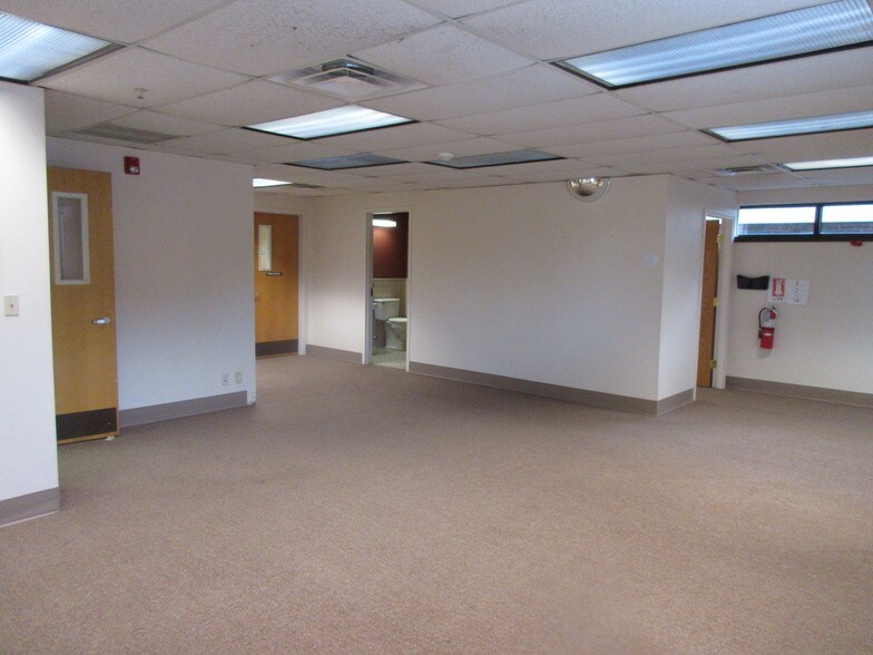 More Photos Of 498 Essex St, Bangor Medical For Lease
