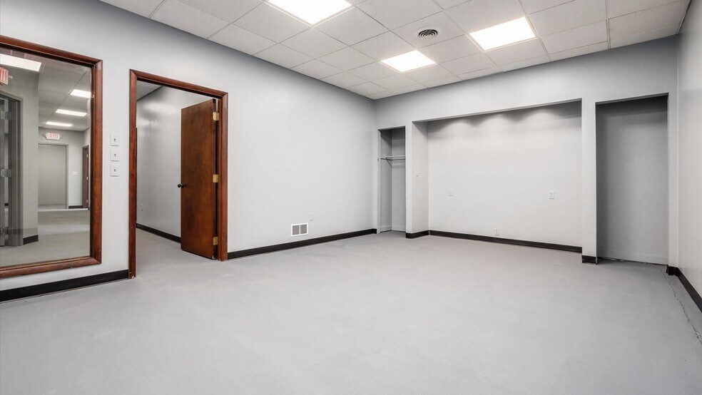 More Photos Of 1101 Woodlawn Ave, Cambridge Warehouse For Sale