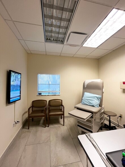 More Photos Of 805 Oakley Seaver Dr, Clermont Medical For Lease