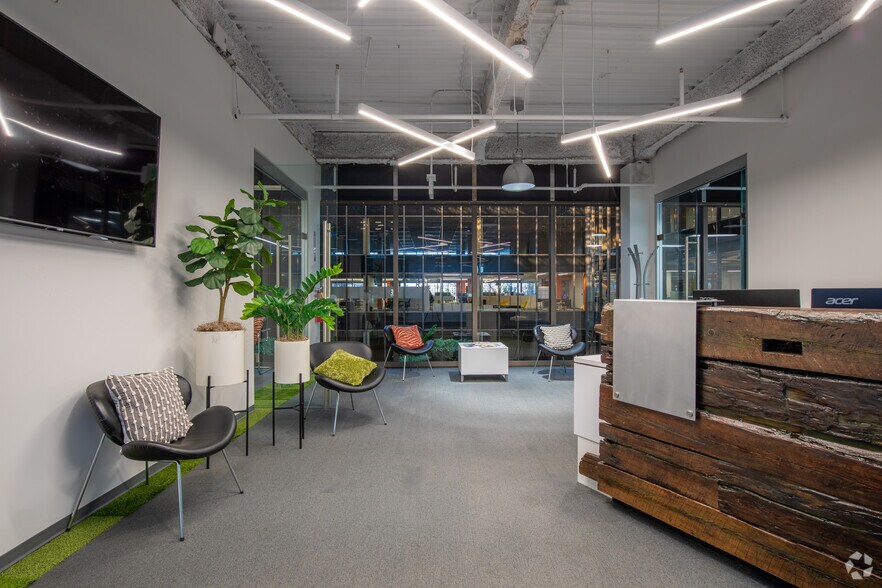 More Photos Of 25200 Telegraph Rd, Southfield Office For Lease