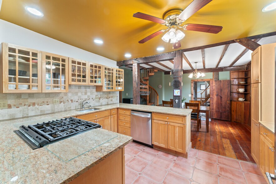 More Photos Of 11 Glen Rd, Sandy Hook Apartments For Sale