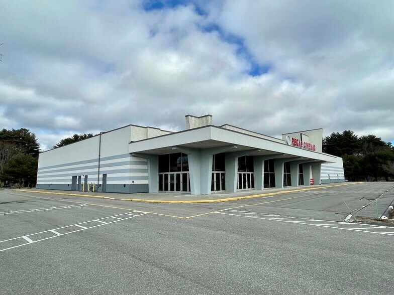 More Photos Of 19 Gurnet Rd, Brunswick Movie Theatre For Sale