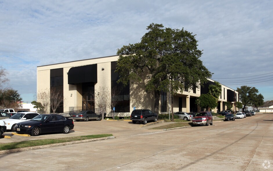 More Photos Of 5005 W 34th St, Houston Office For Lease