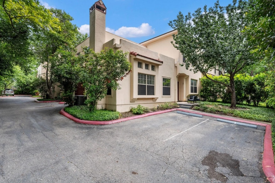 More Photos Of 207 Grandview Pl, San Antonio Apartments For Sale