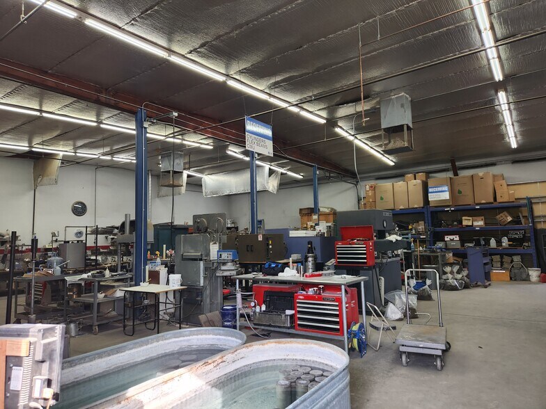 More Photos Of 700 22nd St, Bakersfield Warehouse For Lease