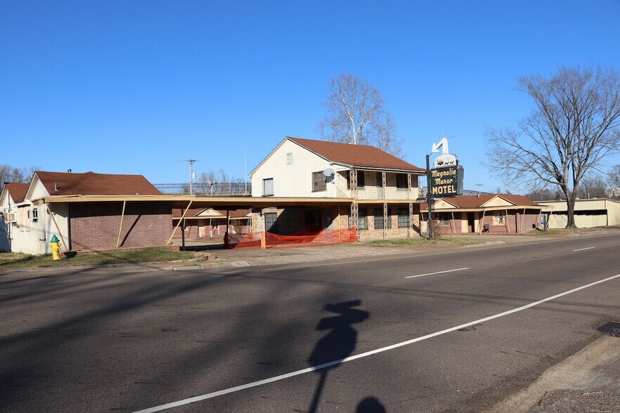 More Photos Of 1220 W 7th St, Texarkana Hotel For Sale