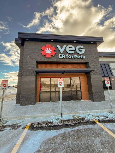 More Photos Of 3224 28th St SE, Grand Rapids Storefront For Sale