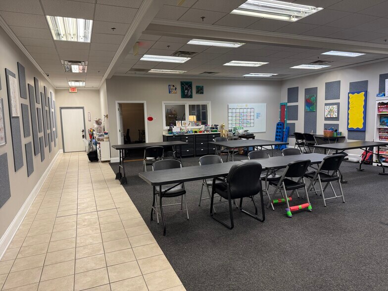 More Photos Of 120 Arnold Mill Park, Woodstock Light Distribution For Lease