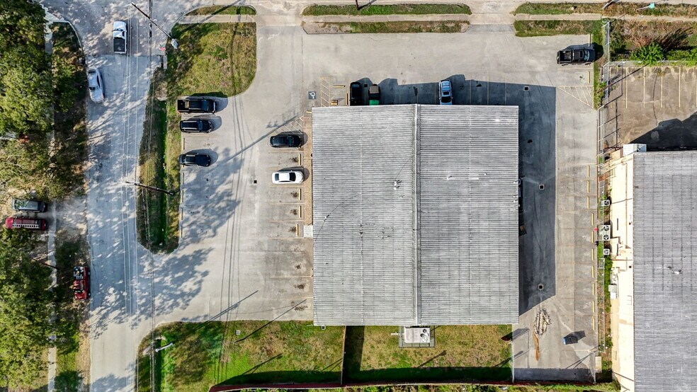 More Photos Of 7510 Lawndale St, Houston Warehouse For Sale