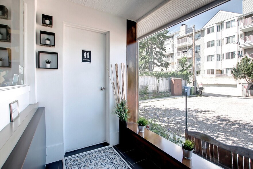 More Photos Of 1909 17th Ave SW, Calgary Office For Lease