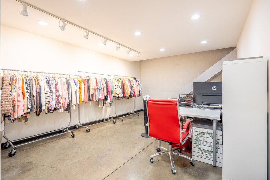 More Photos Of 2807 S Olive St, Los Angeles Warehouse For Sale
