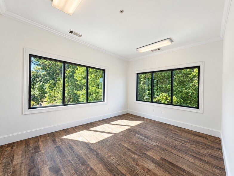 More Photos Of 501 S Main St, Alpharetta Medical For Lease