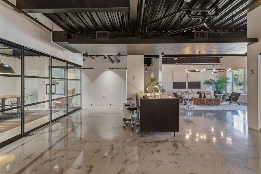 More Photos Of 1 Mariners Lndg, Edgartown Office For Sale