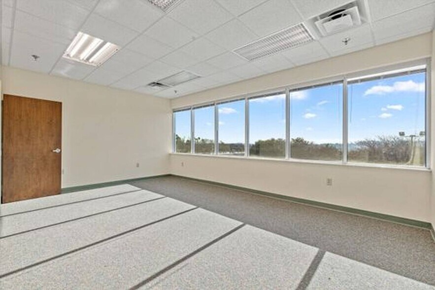 More Photos Of 1845 Midpark Rd, Knoxville Office For Lease