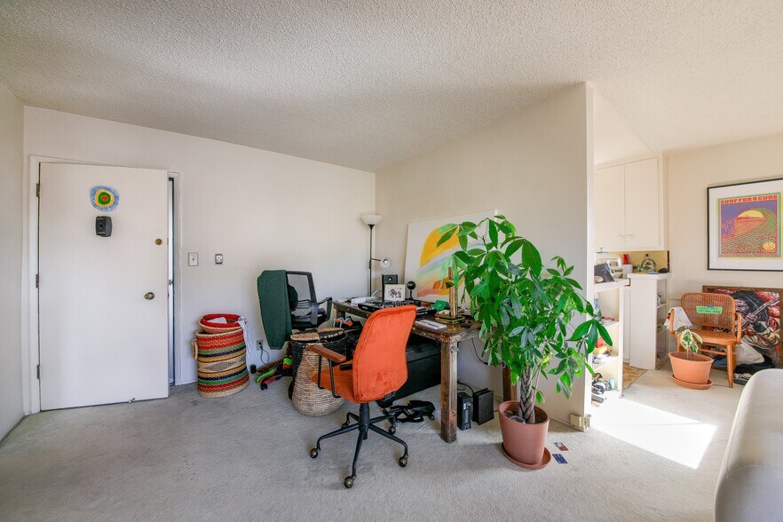 More Photos Of 8443 Blackburn Ave, Los Angeles Apartments For Sale