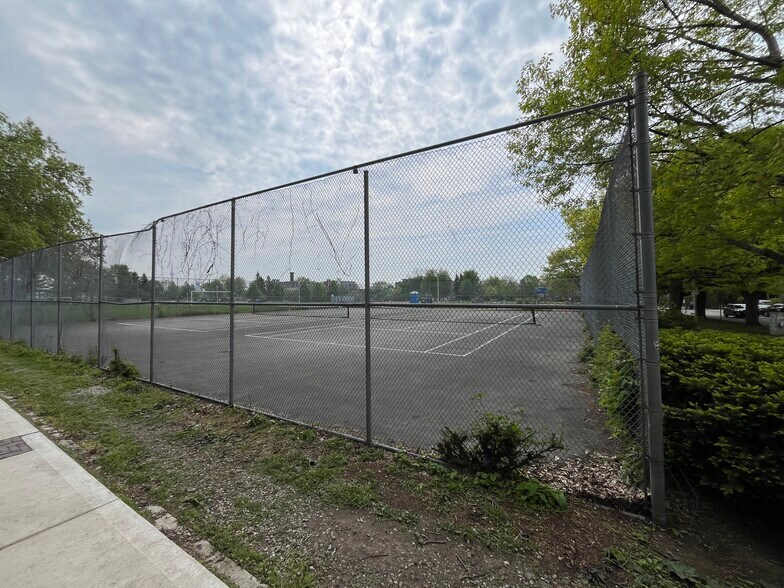 More Photos Of 345 Sorauren Ave, Toronto Office For Lease