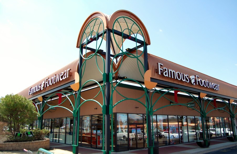 More Photos Of 400-490 N Main St, Doylestown Unknown For Lease