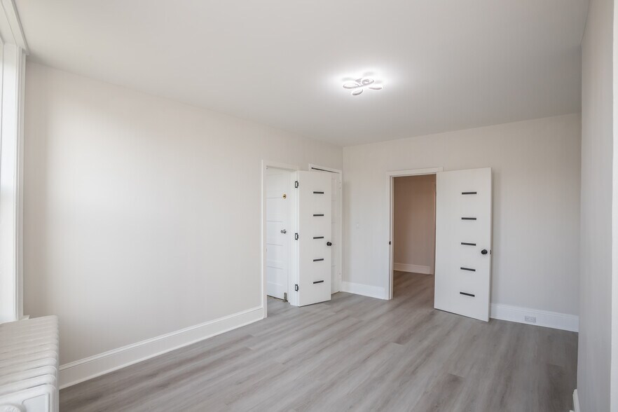 More Photos Of 6717 Myrtle Ave, Glendale Storefront Retail Residential For Sale