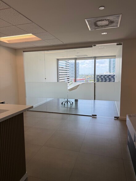 More Photos Of 150 SE 2nd Ave, Miami Office Residential For Lease