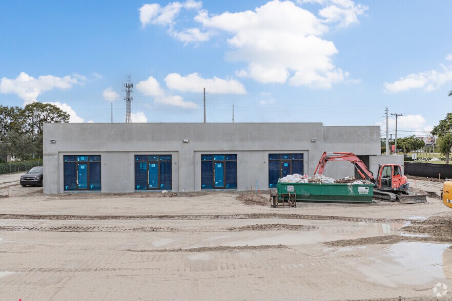 More Photos Of 3772 S Military Trl, Lake Worth General Retail For Lease