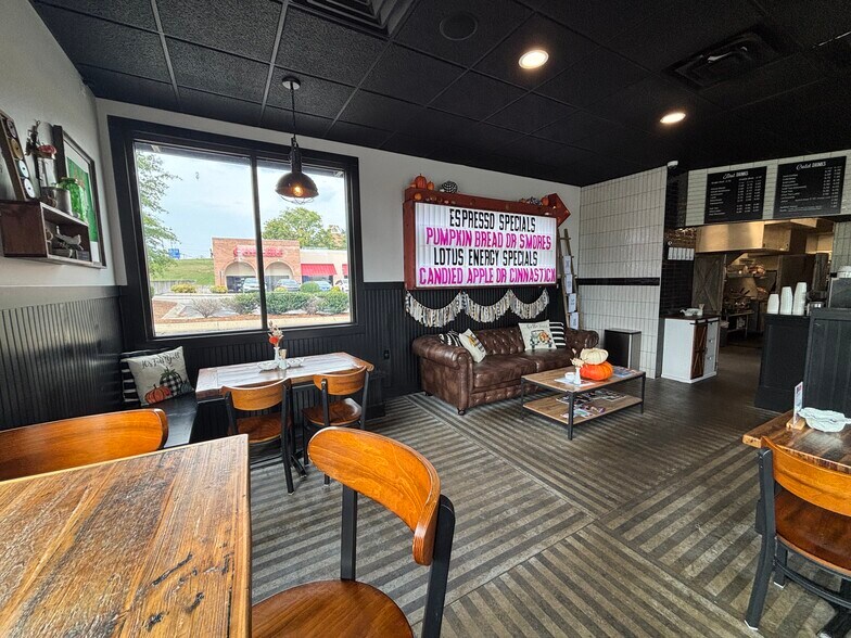 More Photos Of 1201 N Commerce Ct, Columbia Fast Food For Sale