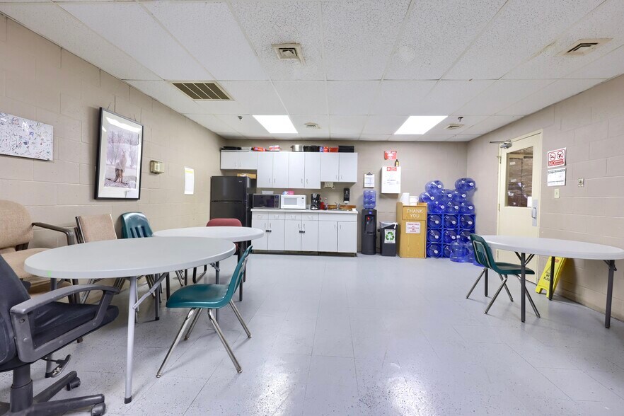 More Photos Of 205 Bucky Dr, Lititz Manufacturing For Sale