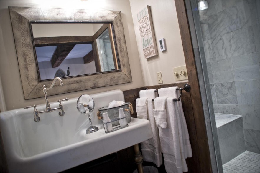 More Photos Of 304 S Wells St, Lake Geneva Hotel For Sale