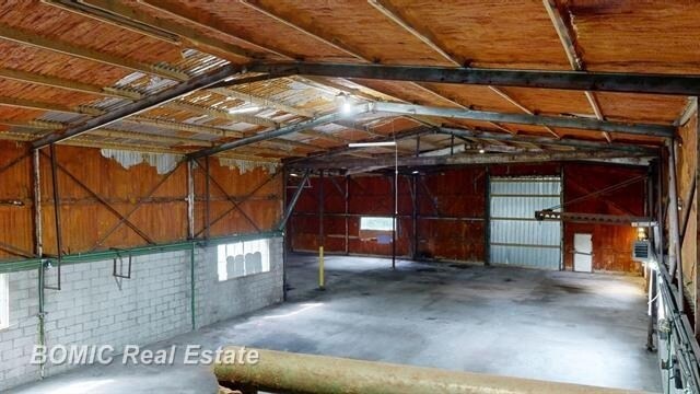 More Photos Of 9010 Dixie Hwy, Birch Run Warehouse For Lease