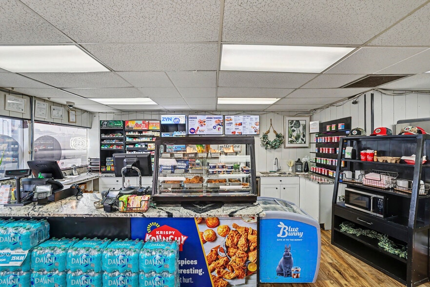 More Photos Of 9 E Ellis St, Paul Convenience Store For Sale