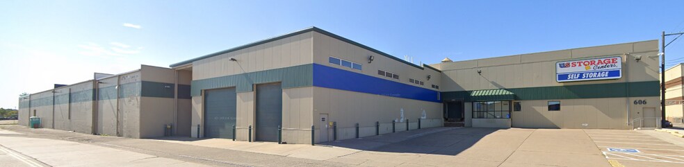 More Photos Of 615 Montgomery St, Saint Paul Self Storage For Lease