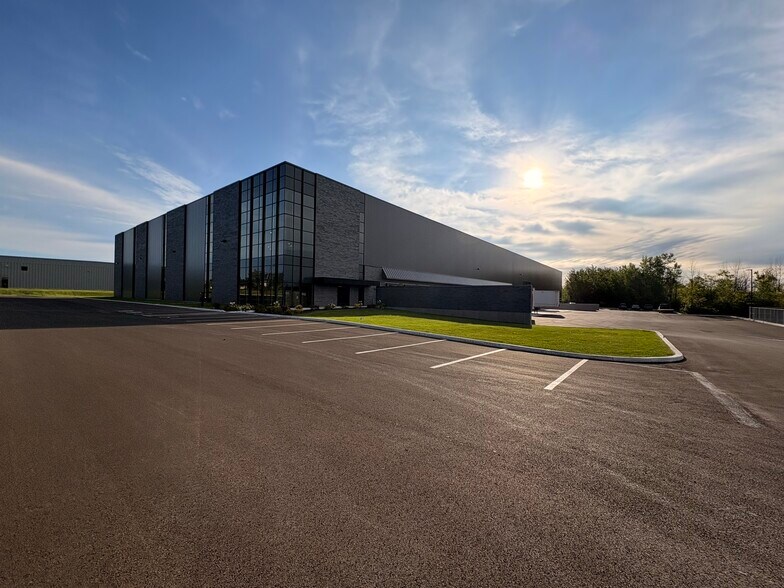 Primary Photo Of 350 Rue Hans-Zimmerman, Châteauguay Distribution For Lease