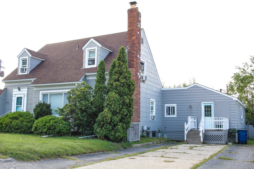 More Photos Of 2961 Prynne St, Keego Harbor Apartments For Sale