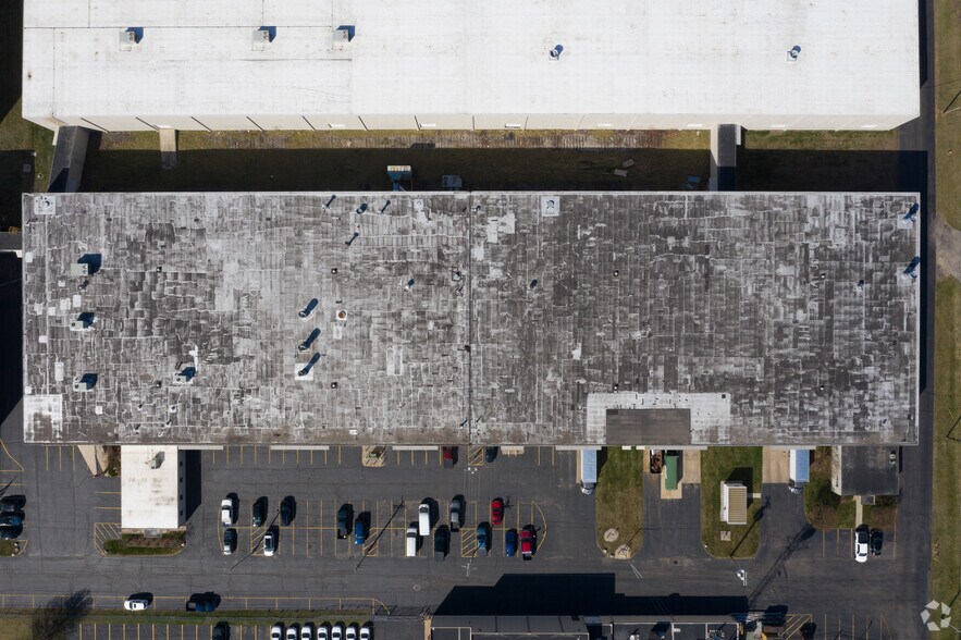 More Photos Of 302 S Byrne Rd, Toledo Warehouse For Lease