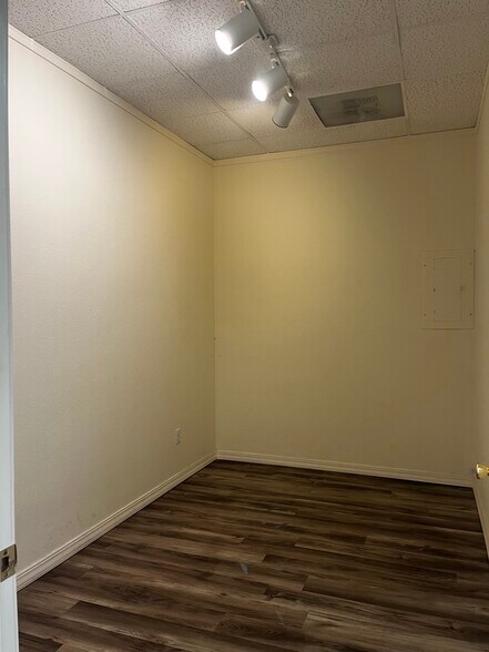 Primary Photo Of 11815 NE Highway 99, Vancouver Storefront Retail Office For Lease