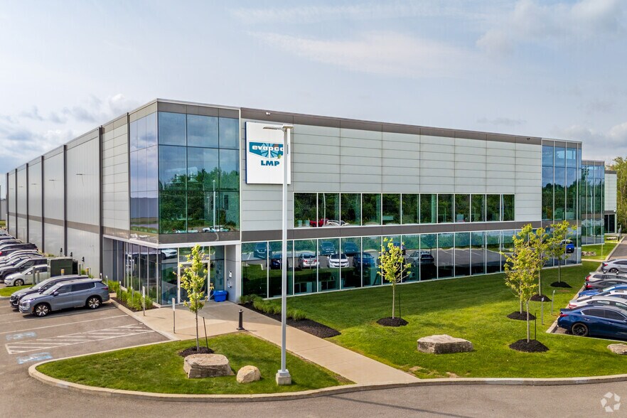 More Photos Of 970-980 Pl Paul-Kane, Laval Warehouse For Lease