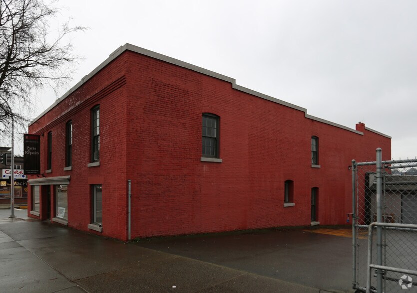 More Photos Of 2122 Douglas St, Victoria Office For Lease