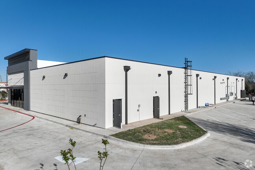 More Photos Of 5828 Fry Rd, Katy Storefront For Lease
