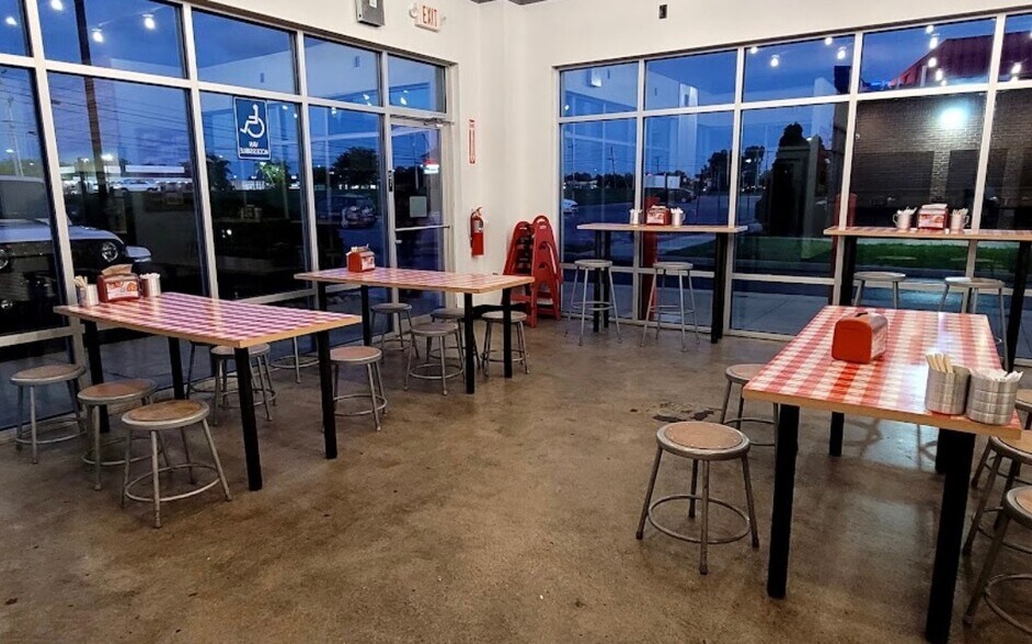 More Photos Of 8715 Owenfield Dr, Powell Storefront For Lease