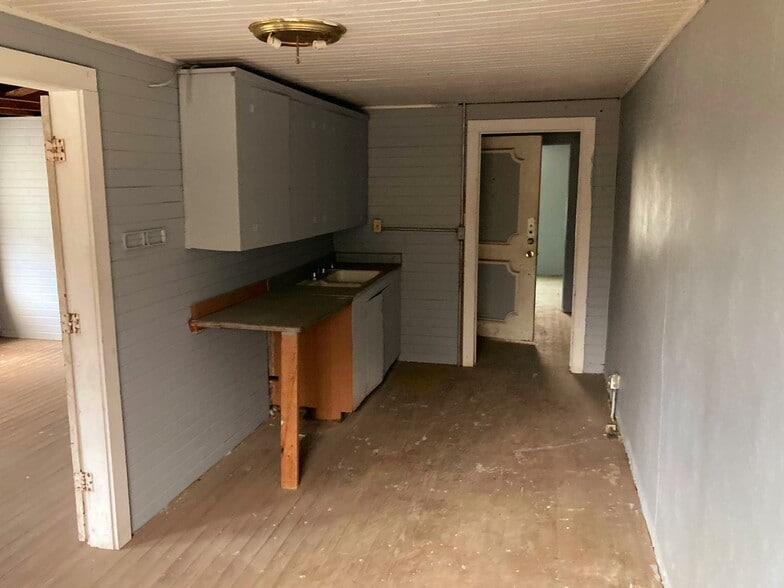 More Photos Of 16500 S US Highway 19, Salem Restaurant For Sale