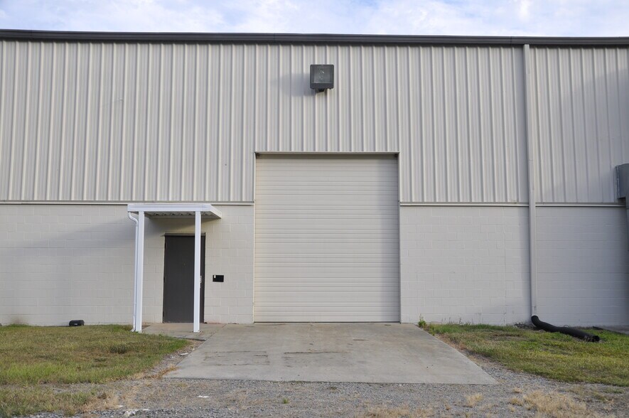 More Photos Of 908 J R Industrial Dr, Sanford Manufacturing For Lease