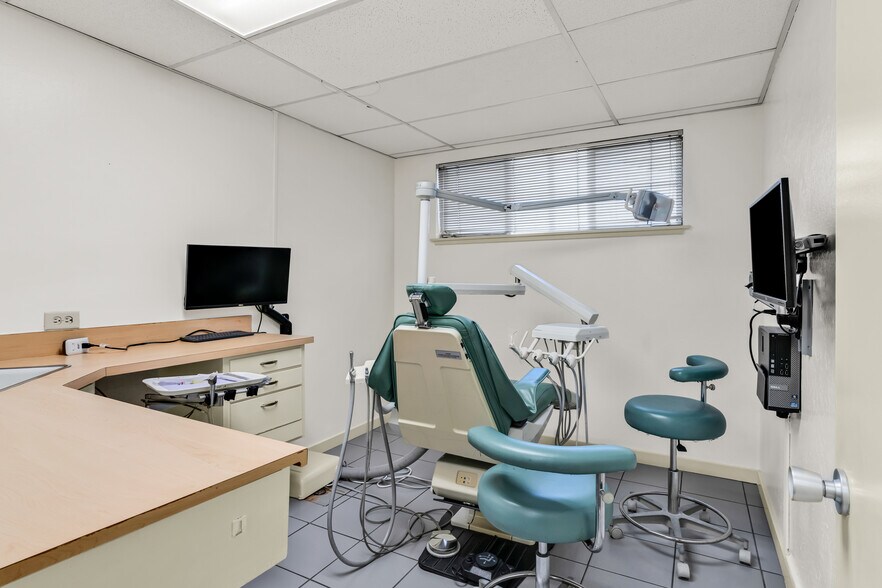 More Photos Of 7930 MacArthur Blvd, Oakland Medical For Sale