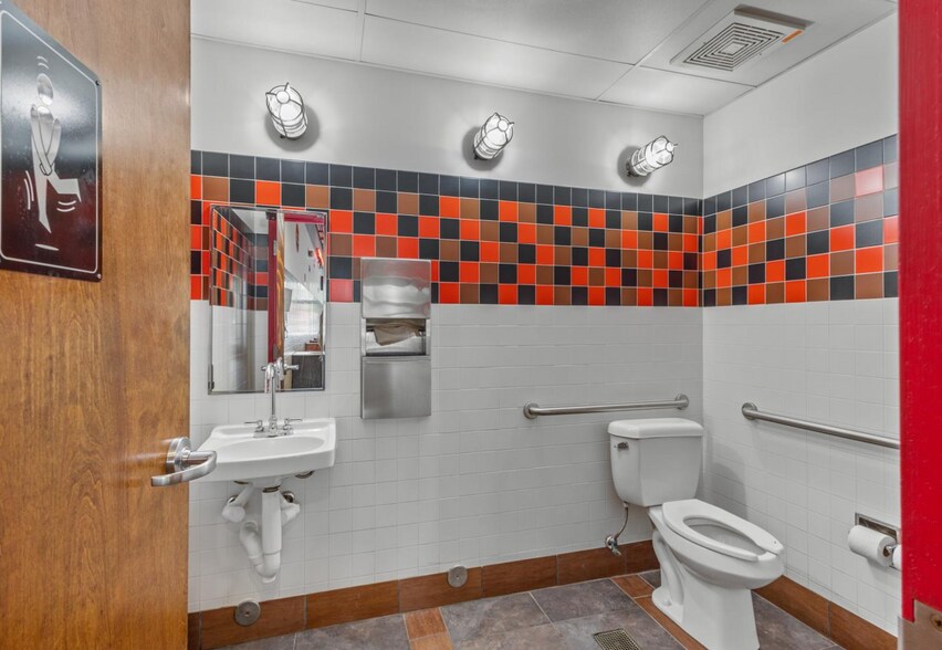 More Photos Of 11500 Midlothian Tpke, Richmond General Retail For Lease